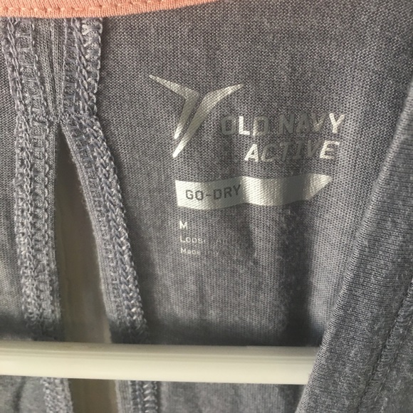 Old navy active top - Picture 2 of 4